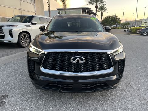 Certified 2025 INFINITI QX60 Luxe w/ Vision Package AWD/4WD image 12