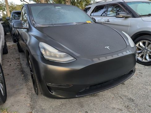 Used 2022 Tesla Model Y Long Range image 22