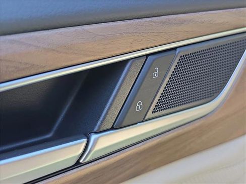 New 2026 Volkswagen Atlas SE FWD image 6