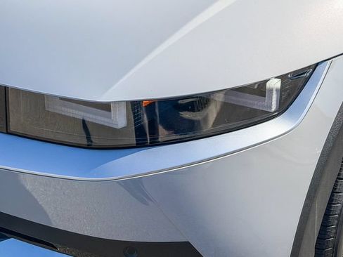 Certified 2025 Hyundai Ioniq 5 SE RWD image 8