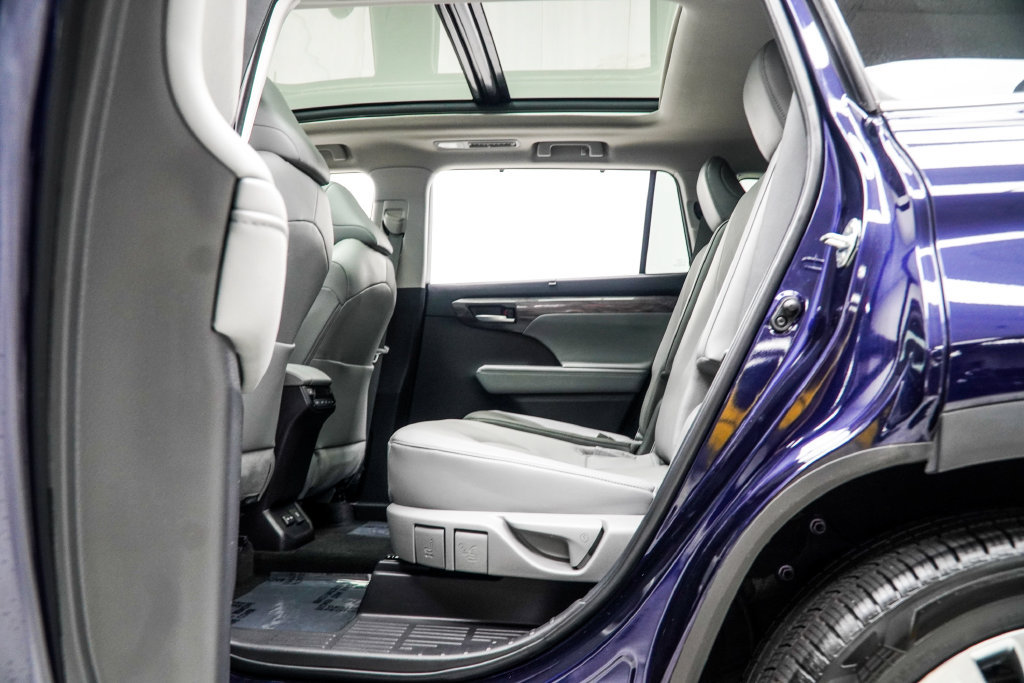 Used 2023 Toyota Highlander Platinum FWD image 40