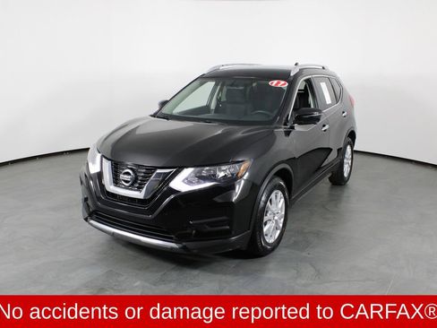 Used 2017 Nissan Rogue SV w/ SV Premium Package image 2