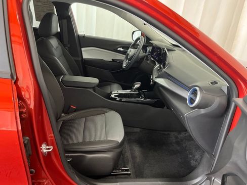 Used 2024 Chevrolet Trax LT w/ Driver Confidence Package FWD image 19