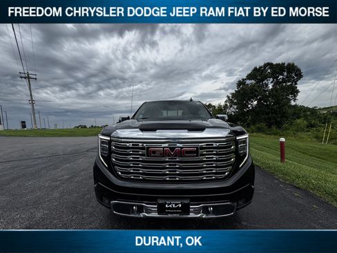 Used 2023 GMC Sierra 1500 Denali w/ Denali Reserve Package AWD/4WD image 4