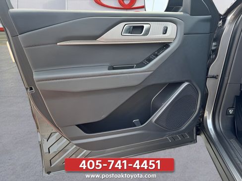 Used 2025 Ford Explorer Active w/ Active Comfort Package RWD image 38