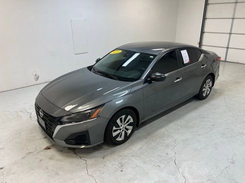 Used 2024 Nissan Altima 2.5 S image 6