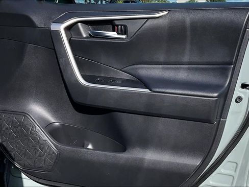 Used 2022 Toyota RAV4 XLE Premium image 25