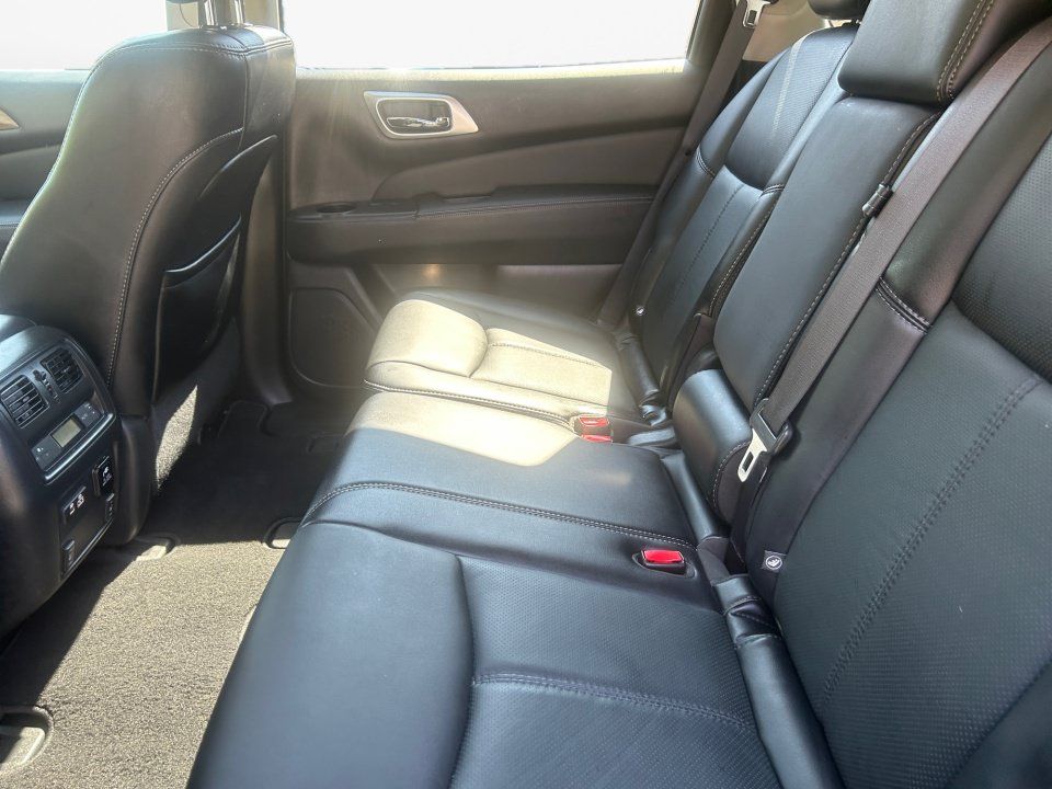 Used 2019 Nissan Pathfinder Platinum AWD/4WD image 13