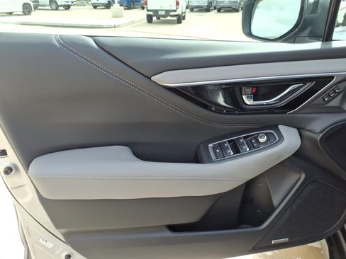 Used 2025 Subaru Outback Limited image 15