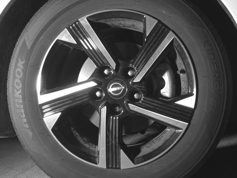 Used 2025 Nissan Sentra SV image 13