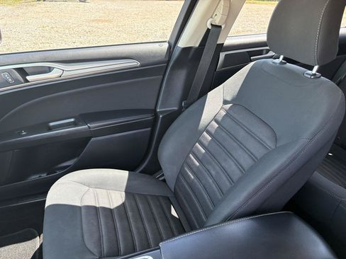 Used 2019 Ford Fusion SE FWD image 20