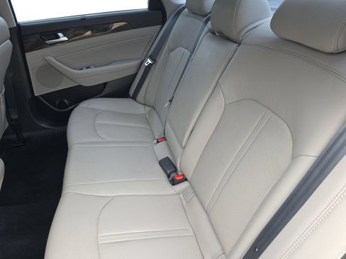 Used 2015 Hyundai Sonata Limited w/ Option Group 06 FWD image 13