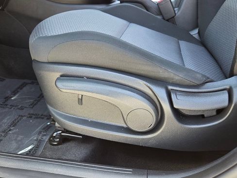 Used 2025 Kia Soul LX FWD image 10