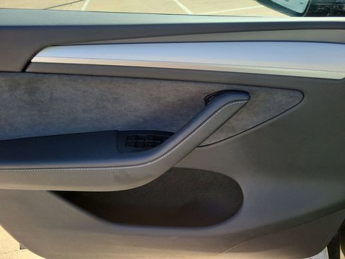 Used 2025 Tesla Model Y Long Range image 23