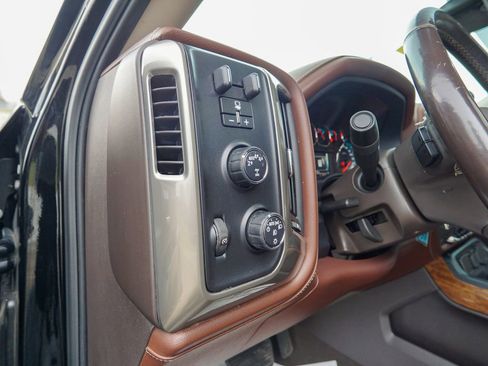 Used 2018 Chevrolet Silverado 1500 High Country image 20