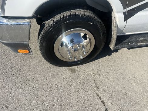 Used 2022 Ford E-450 and Econoline 450 Super Duty w/ Motorhome Prep Package image 28