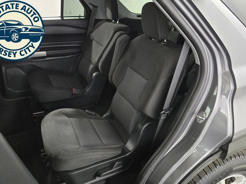 Used 2022 Ford Explorer XLT AWD/4WD image 30