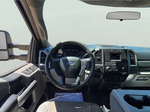 Used 2017 Ford F250 XLT w/ XLT Value Package AWD/4WD image 11