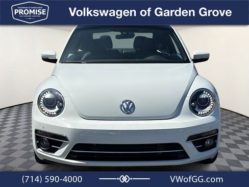 Used 2018 Volkswagen Beetle 2.0T SE w/ SE Premium Package FWD image 3