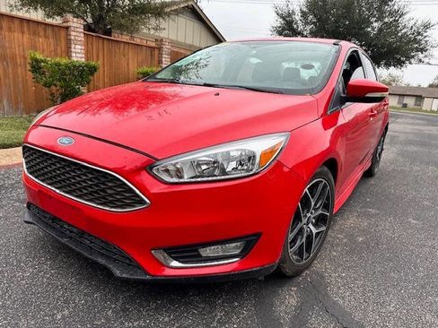 Used 2015 Ford Focus SE w/ SE Sport Package image 3