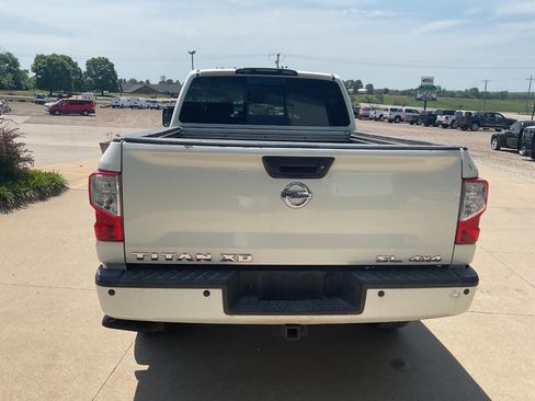 Used 2018 Nissan Titan SL w/ Chrome Package AWD/4WD image 8