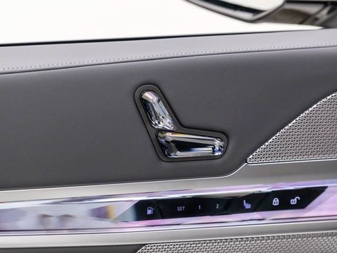 New 2025 BMW 750e xDrive AWD/4WD image 15