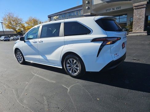 Used 2025 Toyota Sienna LE image 53