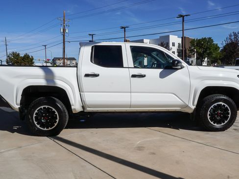 Used 2024 Toyota Tacoma SR w/ SR Upgrade Package AWD/4WD image 9