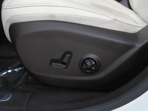Used 2016 Jeep Cherokee Overland w/ Technology Group AWD/4WD image 27