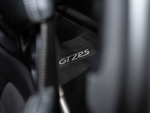 Used 2018 Porsche 911 GT2 RS RWD image 27