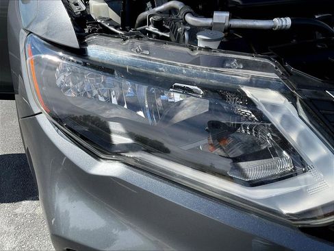 Used 2017 Nissan Rogue SV w/ SV Premium Package AWD/4WD image 33
