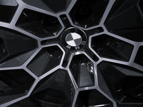 Used 2026 BMW X7 M60i image 8