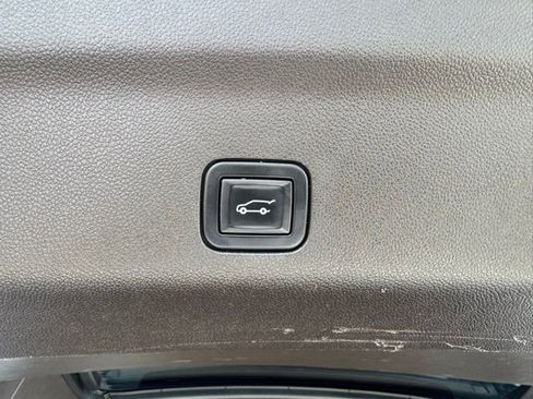 Used 2021 Chevrolet Tahoe Z71 w/ Z71 Signature Package image 28