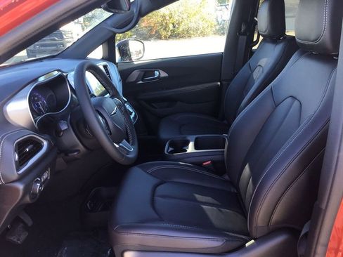 New 2026 Chrysler Pacifica Select image 12