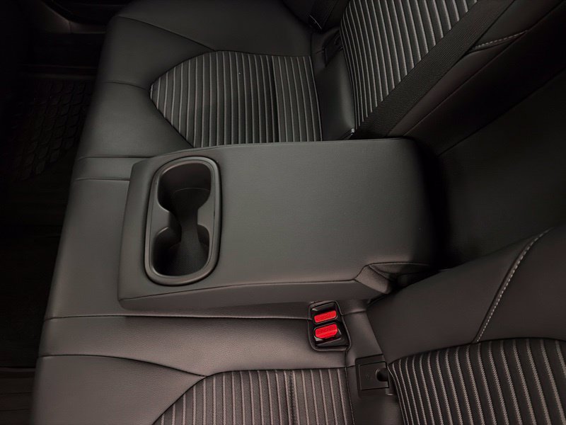 Used 2018 Toyota Camry SE w/ Moonroof Package FWD image 15