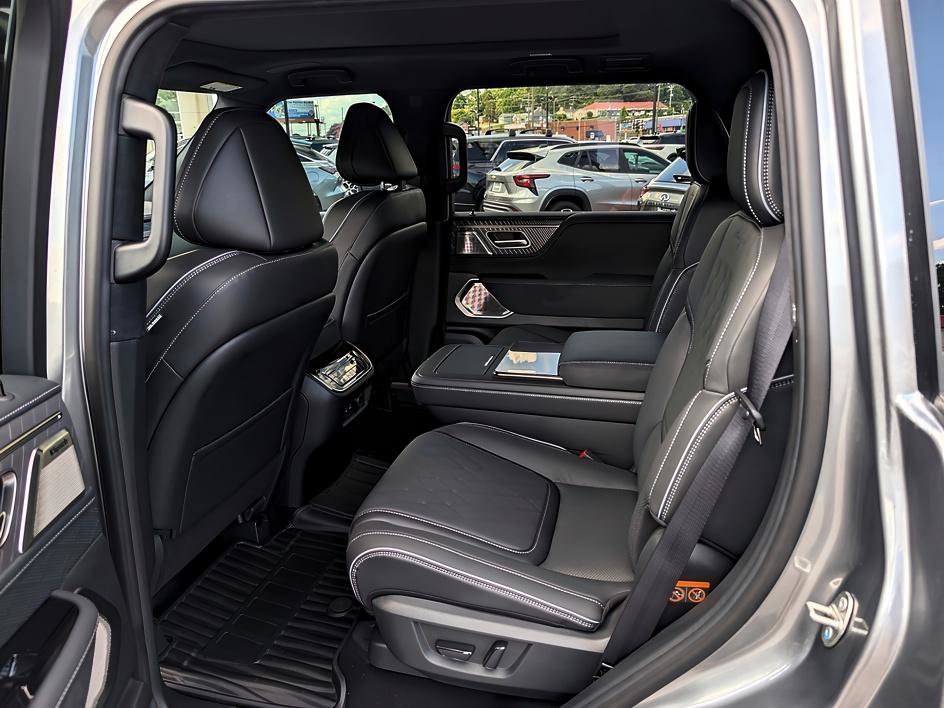 New 2027 INFINITI QX80 Autograph w/ Premium Cargo Package AWD/4WD image 12