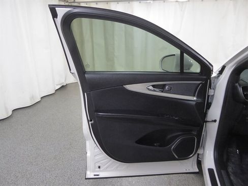 Used 2019 Lincoln Nautilus FWD image 19