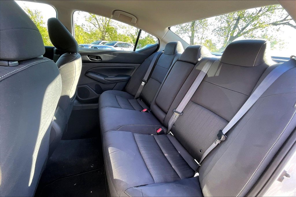 Used 2025 Nissan Altima 2.5 SV FWD image 34