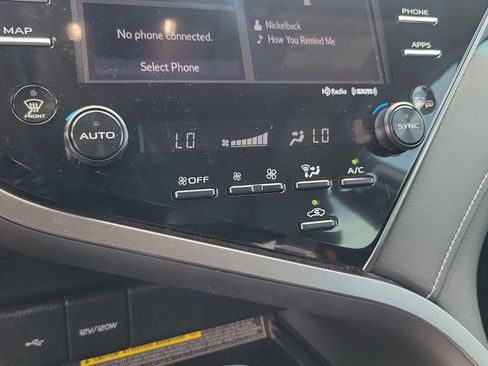 Used 2020 Toyota Camry XSE FWD image 15