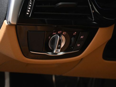 Certified 2023 BMW M550i xDrive w/ Executive Package image 27