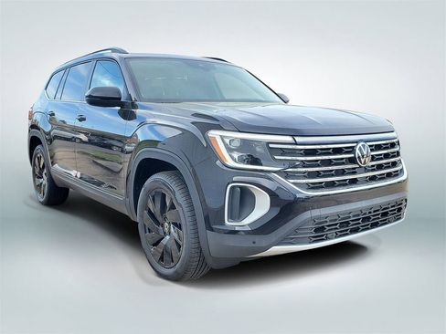 New 2026 Volkswagen Atlas SE FWD image 2