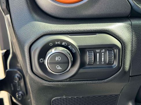 Used 2022 Jeep Gladiator Mojave w/ LED Lighting Group AWD/4WD image 17