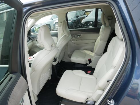 Used 2023 Volvo XC90 T8 Ultimate AWD/4WD image 11