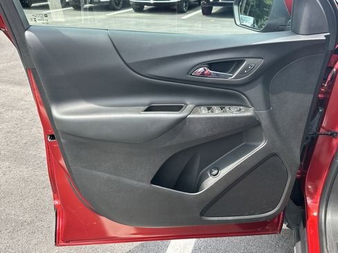 Used 2024 Chevrolet Equinox LT FWD image 11