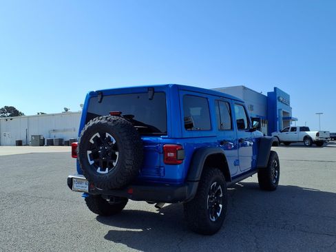 Used 2024 Jeep Wrangler Unlimited Rubicon 4xe w/ Capability Package AWD/4WD image 2