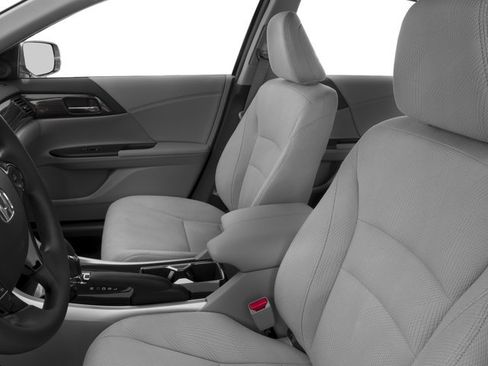 Used 2017 Honda Accord EX image 9