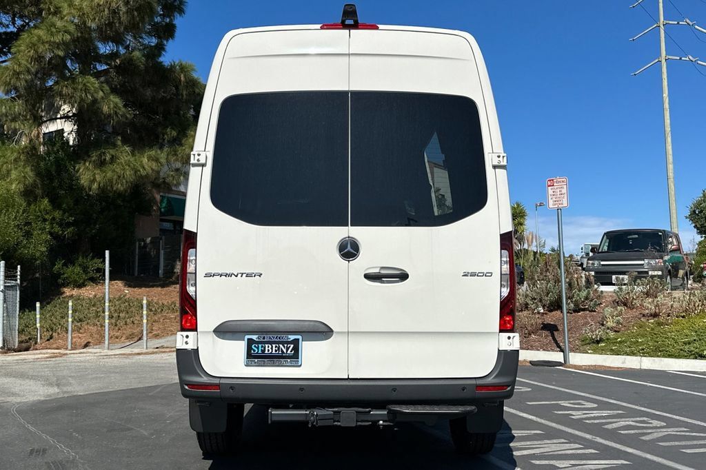 Used 2025 Mercedes-Benz Sprinter 2500 image 5