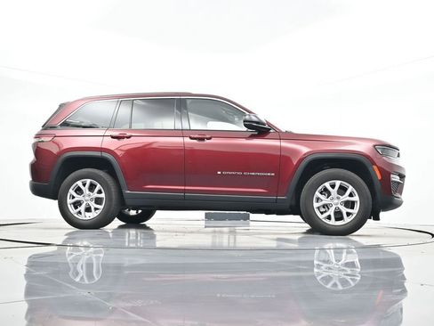 Used 2022 Jeep Grand Cherokee Limited image 36