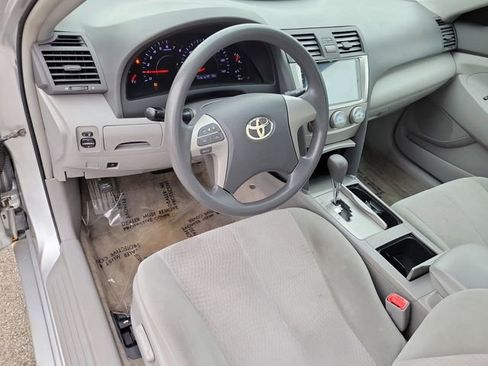Used 2011 Toyota Camry image 19