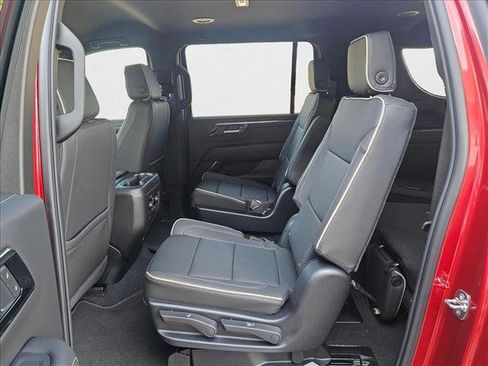 New 2025 Chevrolet Suburban Premier image 17